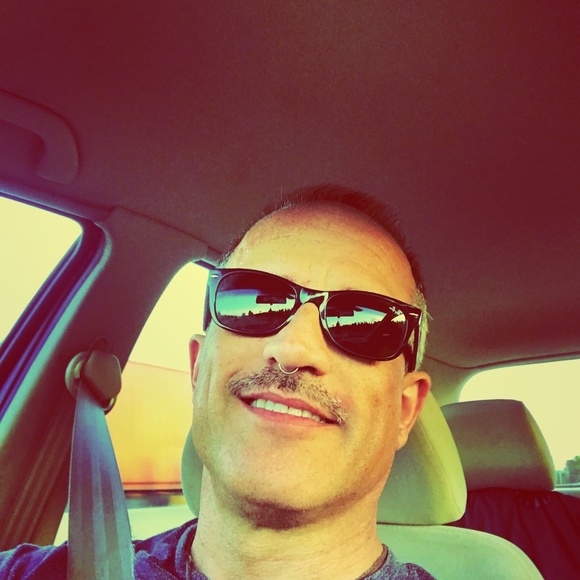 Meet your Posher, Derek - Picture 3 of 7